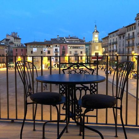 Apartaments Vicus 3 con vistas a la Plaza Mayor de Vic Exterior foto