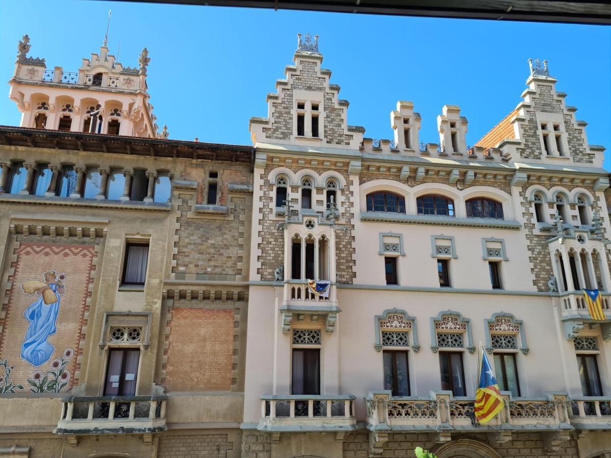 Apartaments Vicus 3 con vistas a la Plaza Mayor de Vic Exterior foto