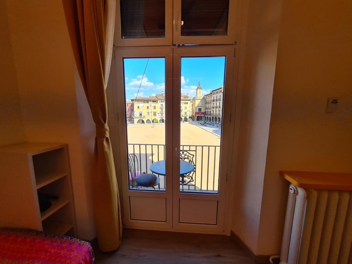 Apartaments Vicus 3 con vistas a la Plaza Mayor de Vic Exterior foto