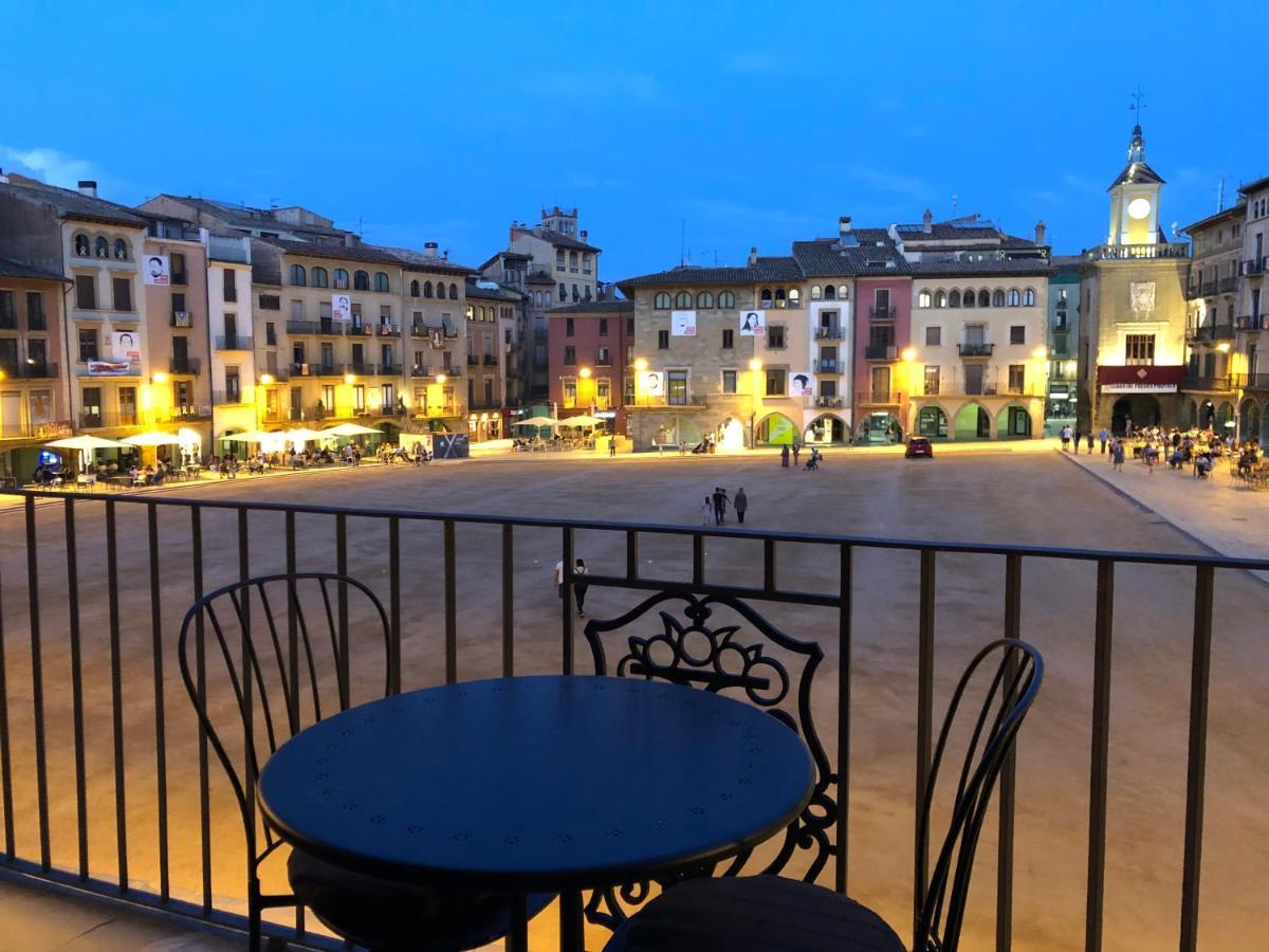 Apartaments Vicus 3 con vistas a la Plaza Mayor de Vic Exterior foto
