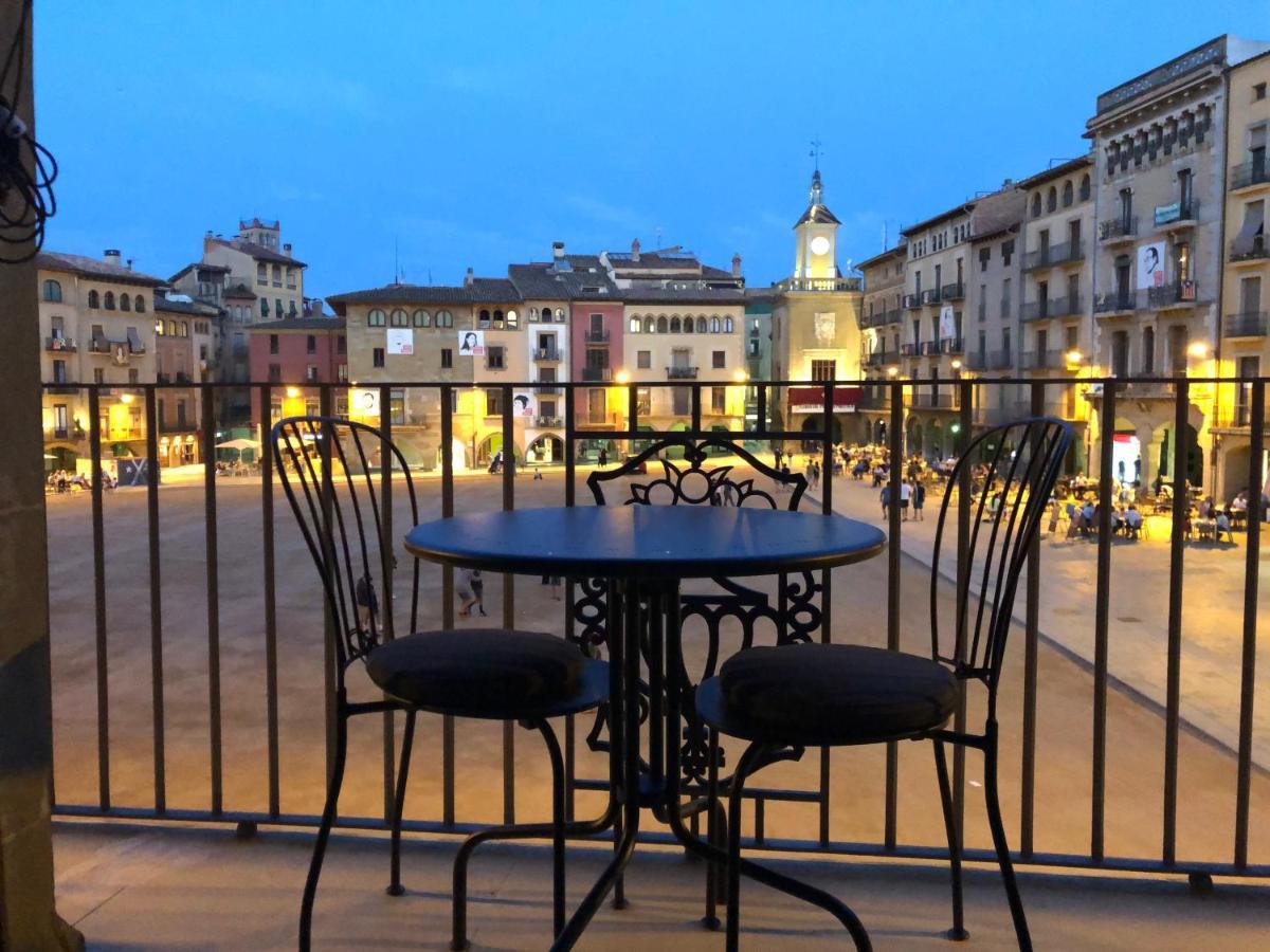 Apartaments Vicus 3 con vistas a la Plaza Mayor de Vic Exterior foto