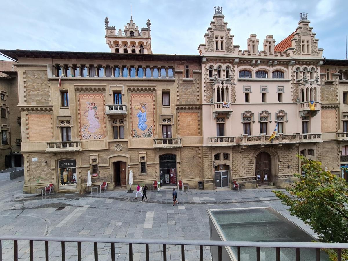 Apartaments Vicus 3 con vistas a la Plaza Mayor de Vic Exterior foto